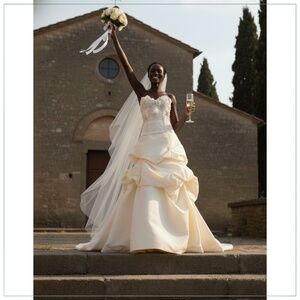 $6000 Monique Lhuillier Crystal Embellished Corset & Pintucked Ivory Skirt Set